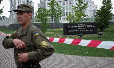 Mỹ đưa các nhà ngoại giao cùng thân nhân rời Ukraine