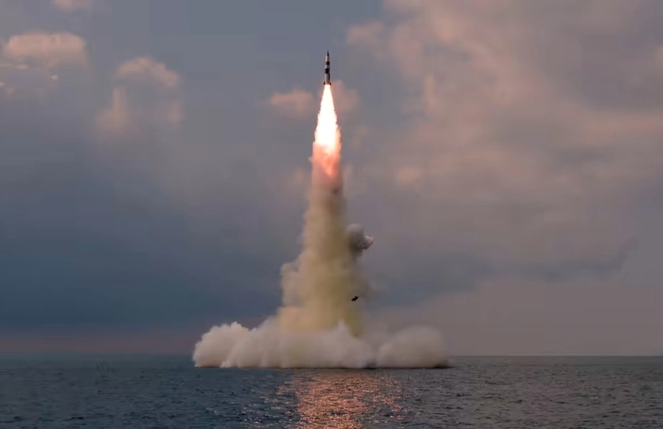  Triều Tiên phóng 2 tên lửa đạn đạo