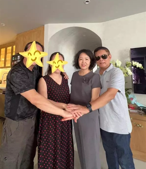  Thực hư bức ảnh được cho là Phạm Quỳnh Anh chụp ảnh cùng 'bố mẹ chồng tương lai'